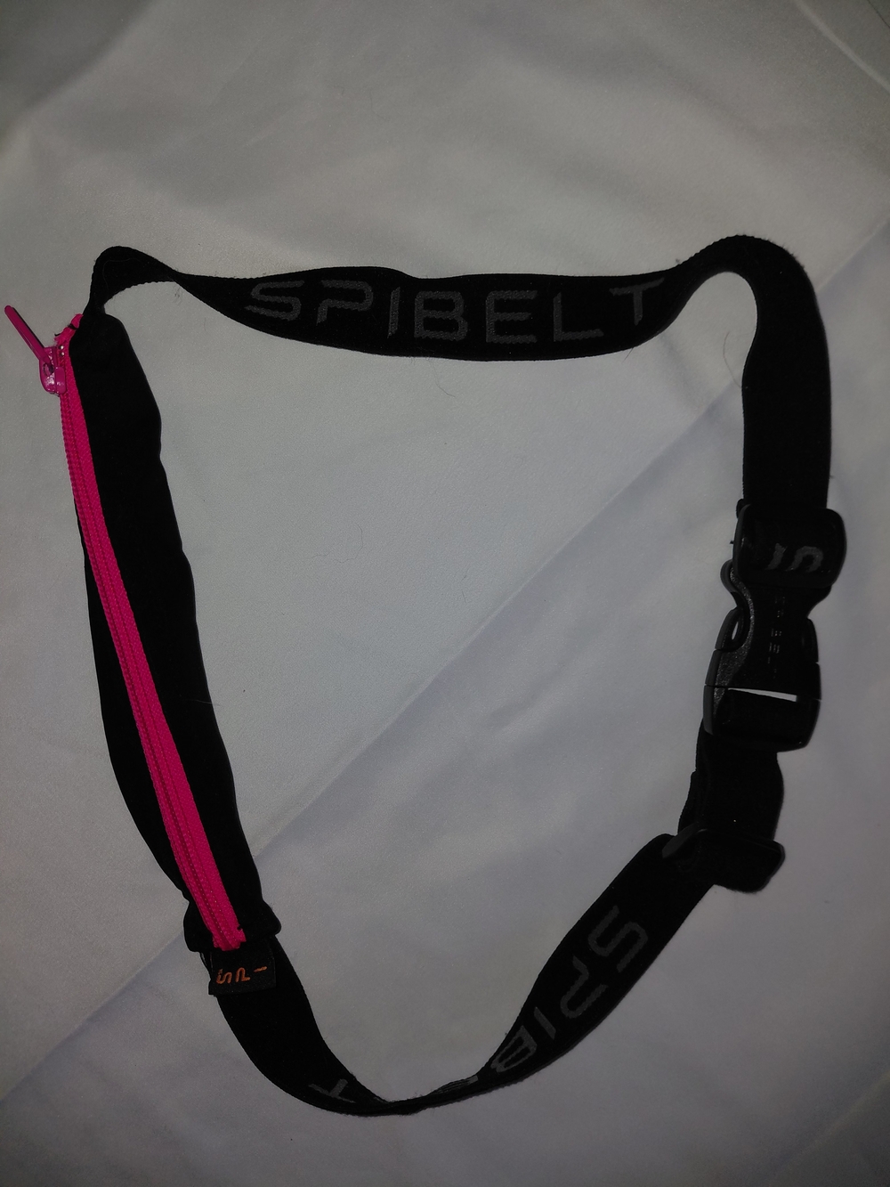 SPIbelt Women’s Black Running Belt with Pink Zipper Pocket